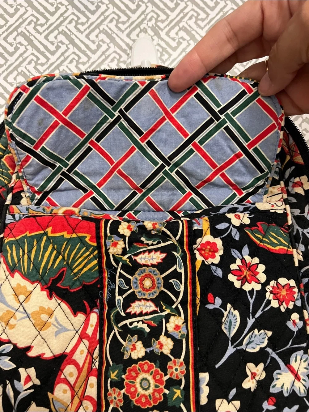 Quilted Floral Print Women's Backpack - Black Multicolor